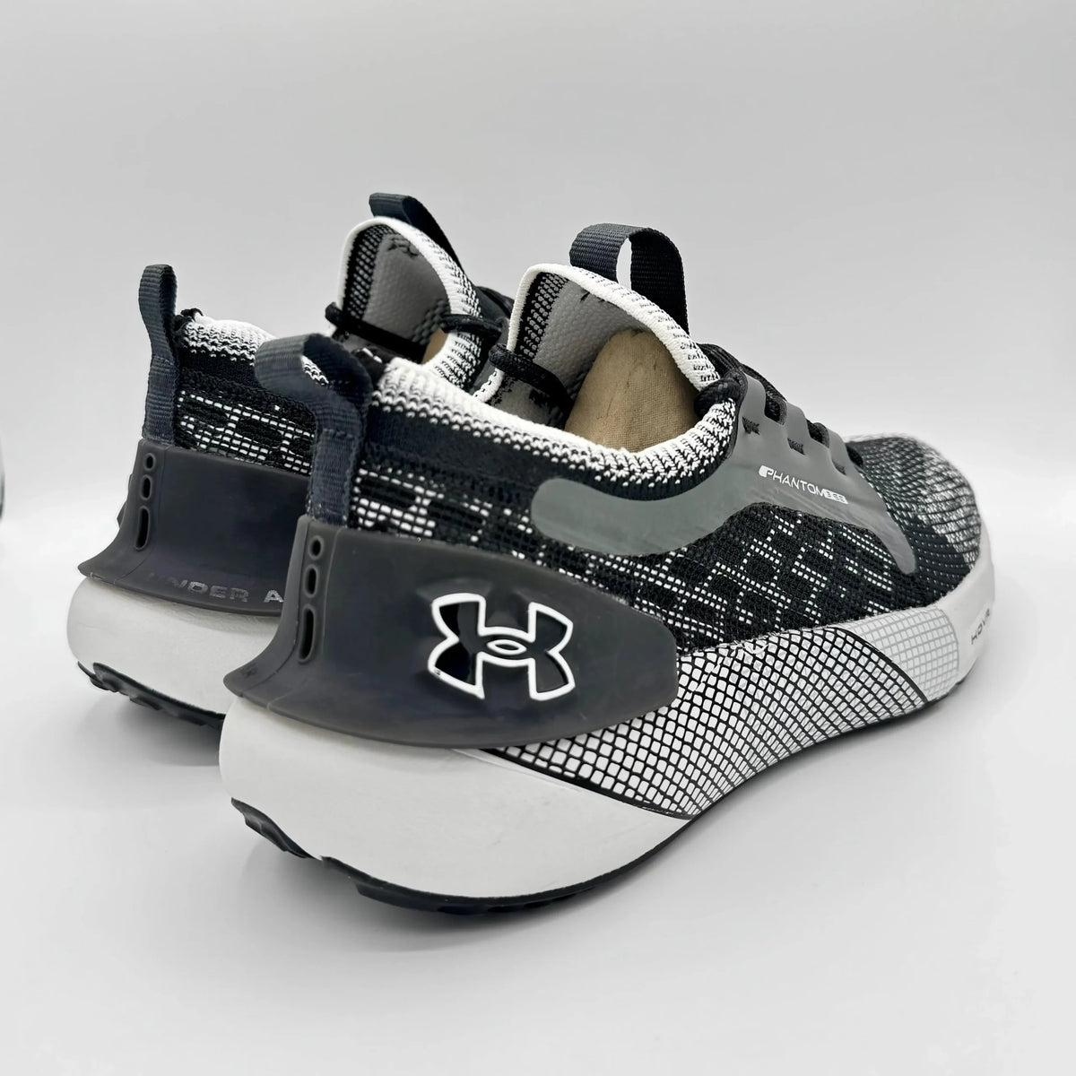 Under Armour HOVR Phantom 3 SE Elevate – Noir & Gris Halo